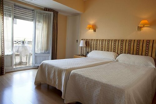 BYPILLOW Paseo, Забронировать Отель Отели Коста-Бланка с парковкой, Парковка