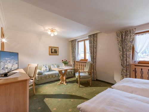 Hotel Garni Antonius, Rezervați Hotel Hoteluri în Lech - Zürs cu parcare, Parcare