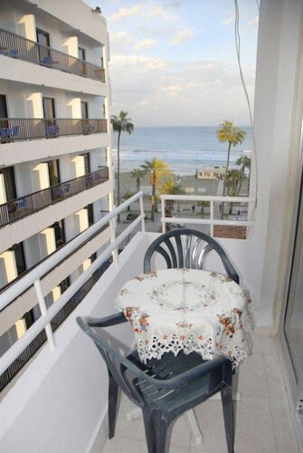 Palm Sea Beach Appartments, Забронировать Апартаменты/квартира Отели Ларнаки с завтраком, рядом с Общественный спортивный комплекс, Завтраки
