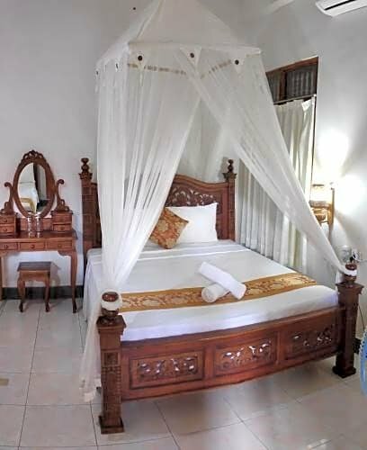 Praety Home Stay, Забронировать Гостевой дом Отели Убуд с парковкой, рядом с Дворец Убуда, Парковка