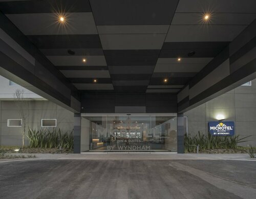 Microtel Inn & Suites by Wyndham San Luis Potosi, Rezerwuj Hotel Hotele w San Luis Potosi z basenem, Basen