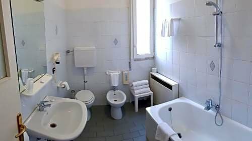 Hotel Terme di Castel San Pietro, Забронировать Отель Кастель-Сан-Пьетро-Терме провинция Болонья, рядом с Angels Gardens