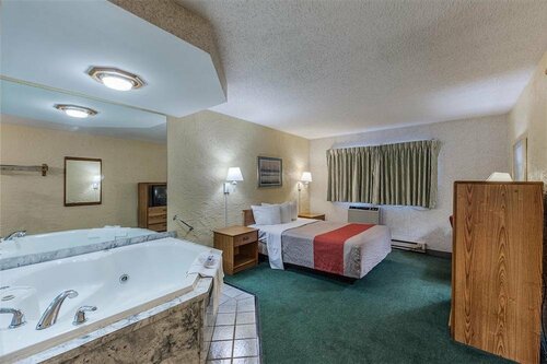 Rodeway Inn & Suites Grand Rapids Southeast, Rezervați Mini-hotel Grand Rapids 