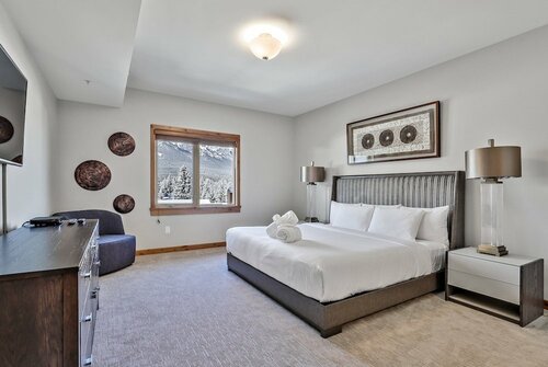 Rundle Cliffs Lodge by Spring Creek Vacation, Prenota Hotel Canmore Alberta