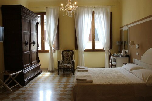 Guest House Domo Florenzia, Забронировать Отель «постель и завтрак» Отели Флоренции 3 звезды, рядом с Генеральное консульство Франции во Флоренции, 3*