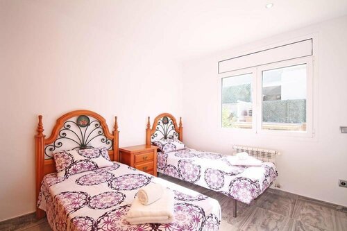 Eugenia in L'Escala with 4 bedrooms and 2 bathrooms, Забронировать Отель Отели Ла-Эскал 3 звезды, 3*