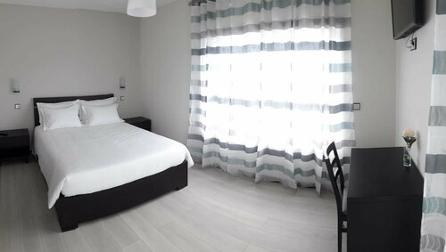 Pousada Tires Guest House, Забронировать Гостевой дом Сан-Домингуш-ди-Рана Лиссабон
