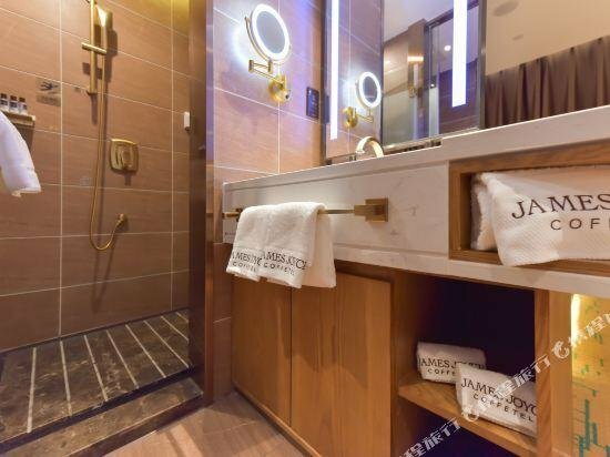 James Joyce Coffetel Hotel Beijing Tiananmen Square Qianmen Street Subway Station