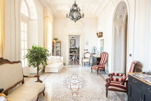 Villa Erre - Literary B&B, Book Bed and Breakfast Hoteller i Lanzo Torinese med morgenmad, Morgenmad