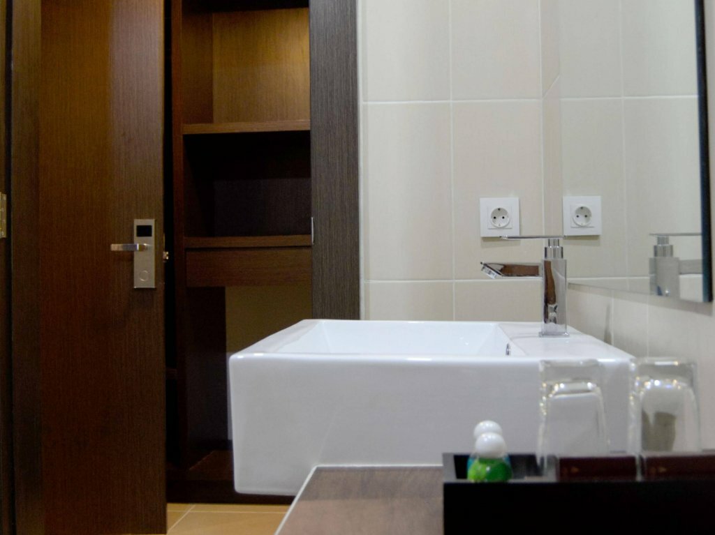 Ayola Tasneem Convention Hotel