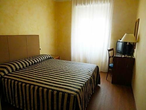 Hotel de Paris, Забронировать Отель Отели Терни 3 звезды, 3*