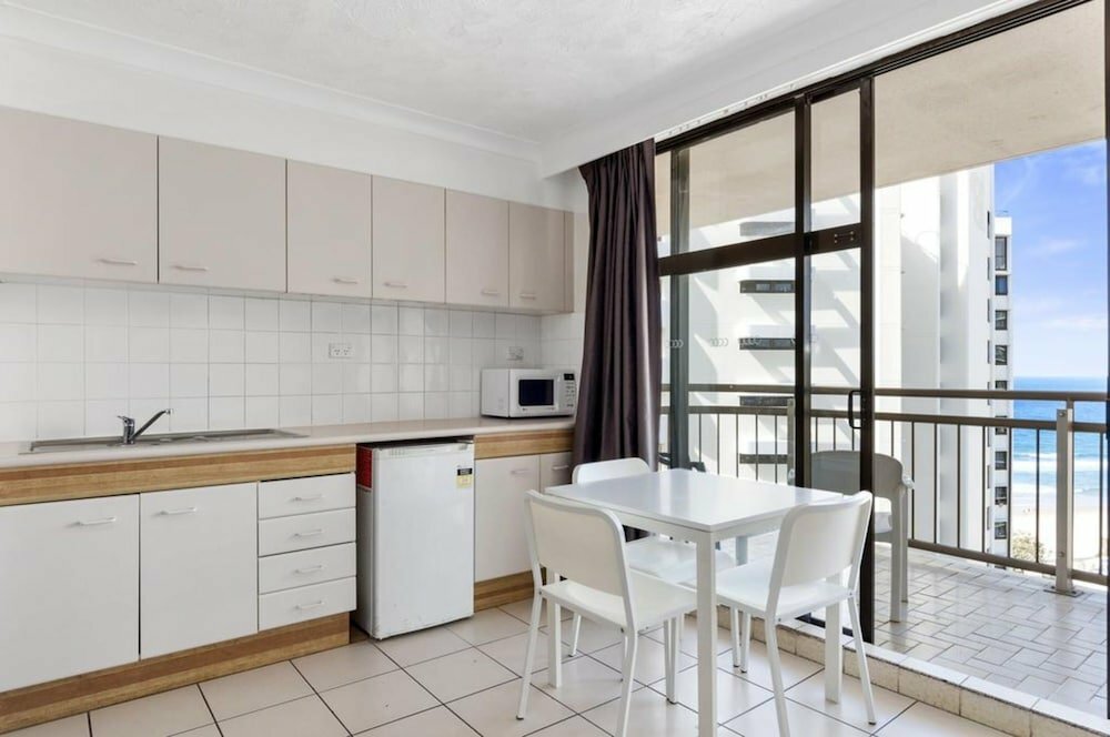 Bunk Surfers Paradise - International Backpacker Hostel