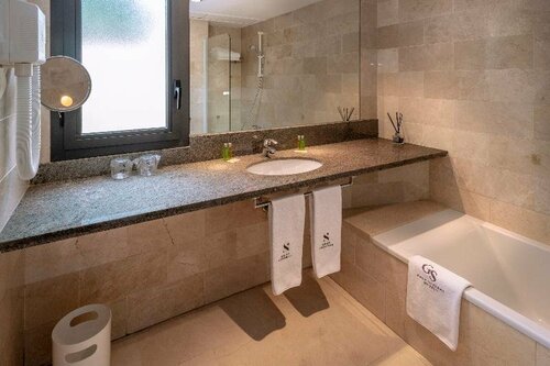 Gran Hotel Rey Don Jaime, Забронировать Отель Отели Кастельдефельс с завтраком, рядом с Lluminetes Beach, Завтраки