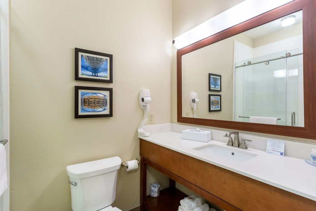 Comfort Inn & Suites Airport