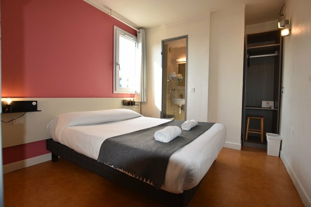 Hotel akena face west