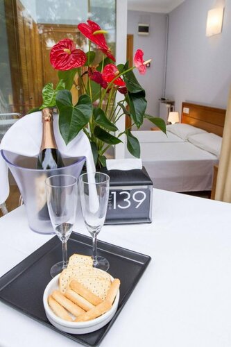 Hotel 139, Забронировать Отель Кастельдефельс Baix Llobregat, рядом с Торговый центр Ànec Blau
