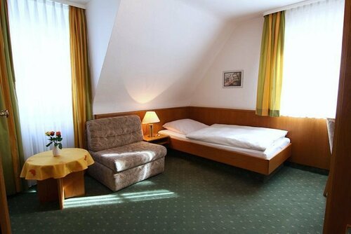 Hotel Garni Lehrertal, Забронировать Отель Ульм Баден-Вюртемберг, рядом с Roxy Ulm