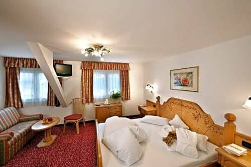 Albergo al Cervo - Gasthof zum Hirschen, Забронировать Отель Лагундо Texel Group National Park