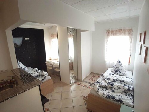 BoardingHouse Sinsheim zentral am Burgplatz, Забронировать Гостевой дом Отели Зинсхайм с парковкой, рядом с Стадион PreZero Arena, Парковка