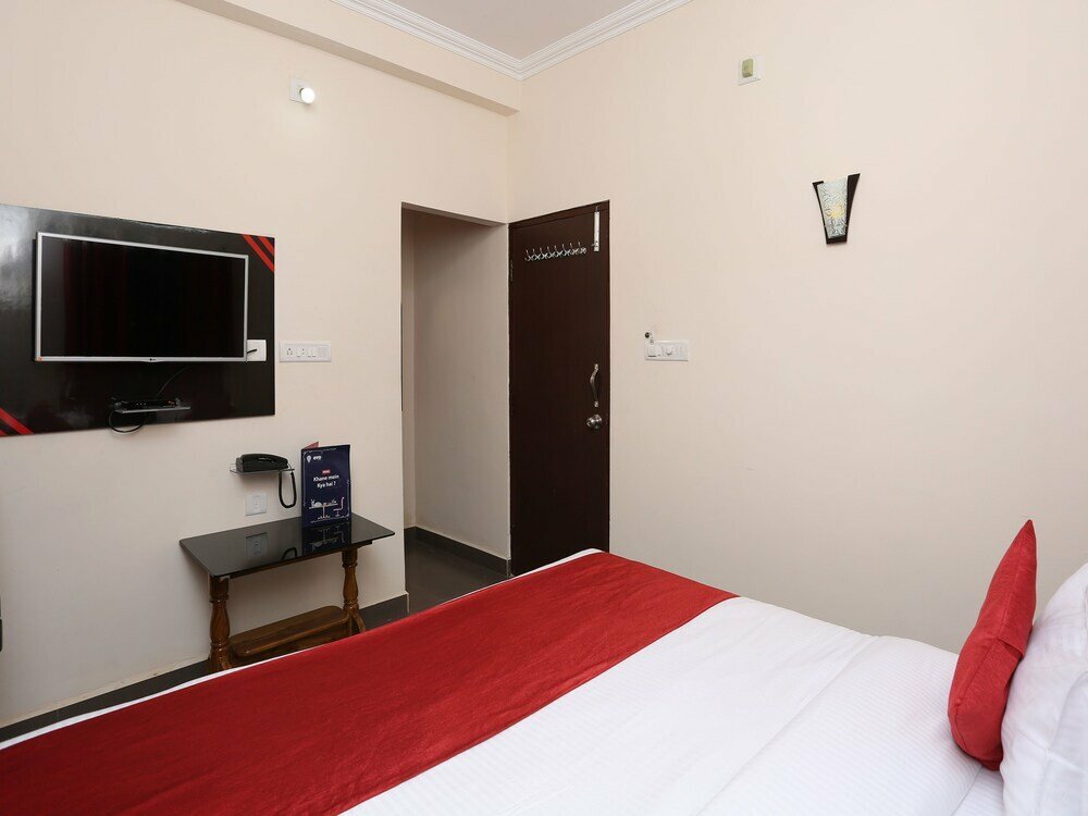 Oyo 9964 Hotel Shine