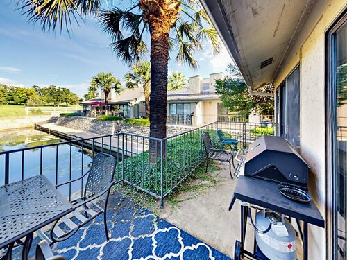 104 Horseshoe Bay Townhouse #18 2 Bedrooms 2 Bathrooms Townhouse, Забронировать Дом для отпуска Хорсшу Бэй Texas Hill Country