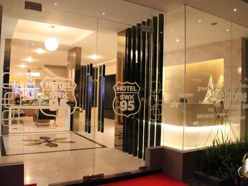 SWK 95 Hotel, Boek Hotel Siwalapkerto East Java