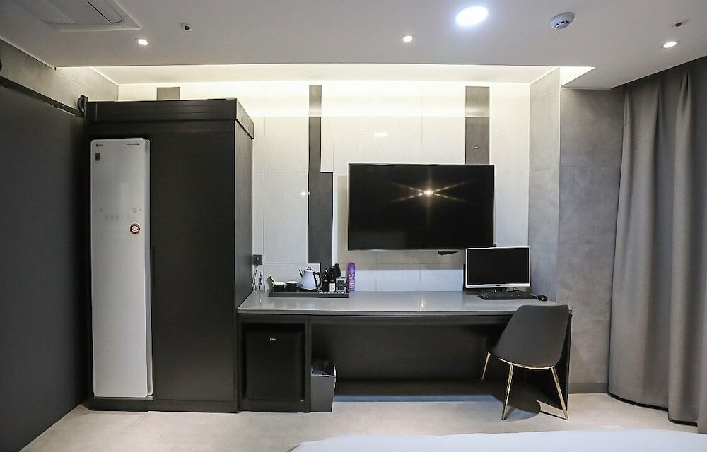 Yuna Hotel Business