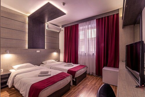 Hotel De Koka, Забронировать Отель Отели области Тираны с парковкой, Парковка