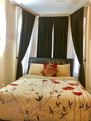 Comfy Guest House, Забронировать Отель Отели Торонто с парковкой, Парковка