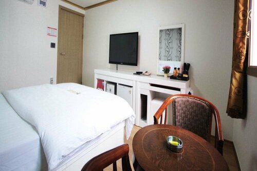 Hawaii Hotel, Забронировать Отель Отели Кёнсан-Намдо с парковкой, Парковка