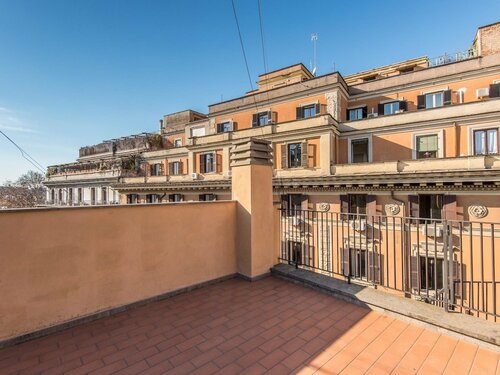 Sonder Barberini, Забронировать Отель Отели Рима с парковкой, рядом с Кавур, Парковка