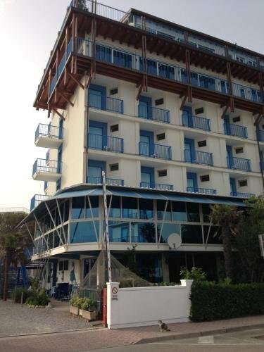 Hotel Playa e Mare Nostrum, Забронировать Отель Каорле Riviera Est