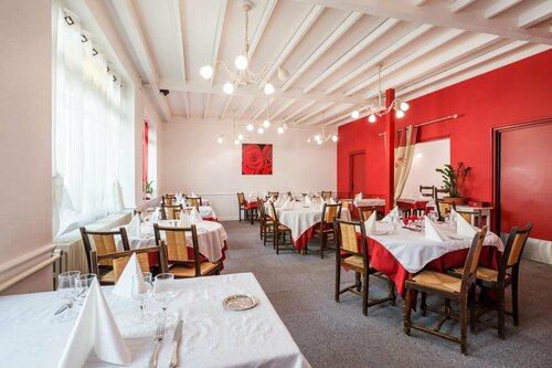 Logis Hôtel Le Cygne, Book Hotel Hoteller i Rhône-Alps med parkering, Parkering