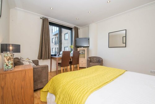 Point West Apartments Gloucester Road, Забронировать Апартаменты/квартира Отели Большого Лондона с парковкой, Парковка