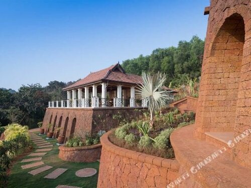 Kahani Paradise, Rezerwuj Hotel Hotele w Tadri z basenem, Basen