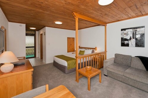 Swiss Chalet Lodge Motel, Забронировать Шале Отели Бей-оф-Айлендс с парковкой, Парковка