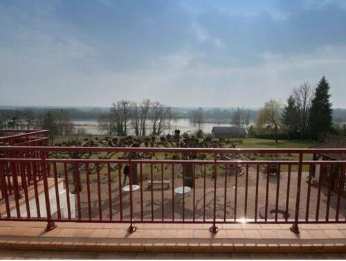 Logis Hôtel Restaurant Le Coq Hardi, Забронировать Отель Пуйи-сюр-Луар 