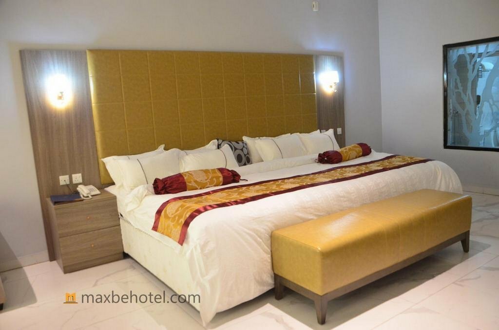 Maxbe Continental Hotel