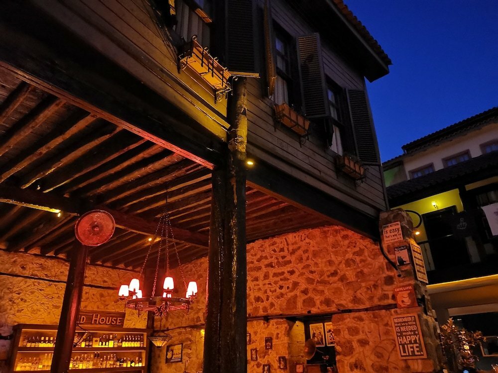 ‪Old House Hostel & Pub‬