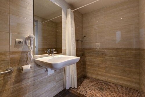 Hostal Barcelona, Забронировать Отель Сантс-Монжуик 