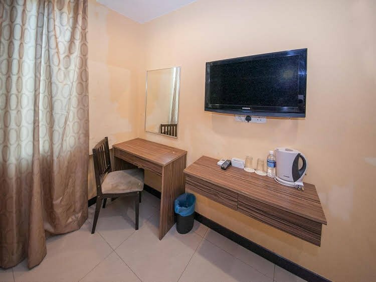 OYO 216 La Viva Hotel