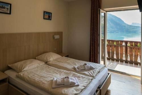 Hotel Lory - Molveno - Dolomiti, Забронировать Отель Отели Паганелла с парковкой, Парковка