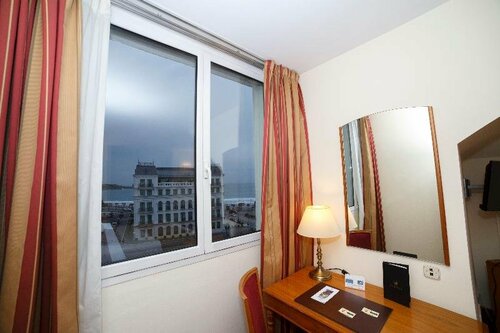 Hotel Hoyuela, Забронировать Отель Сантандер Cantabria Coast, рядом с Playa de Bikinis