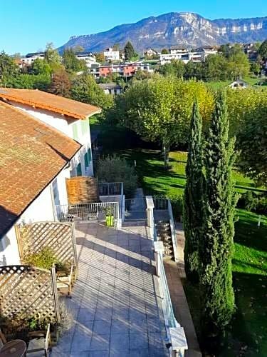 Logis Auberge Saint Simond, Book Hostel / Vandrerhjem Hostels i Rhône-Alps, Hostel / Vandrerhjem