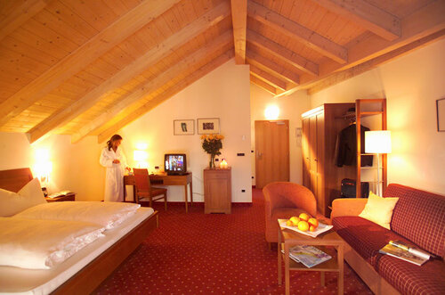Hotel Blitzburg, Забронировать Отель Брунико План-де-Коронес
