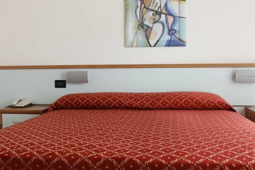Hotel Continental, Забронировать Отель Каорле Riviera Est