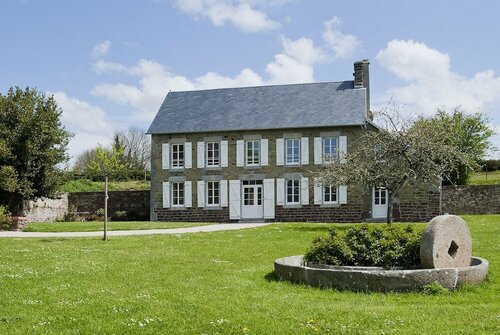 Manoir du Mesnil de Bas, Book Hotel Hoteller i Brehal med parkering, Parkering