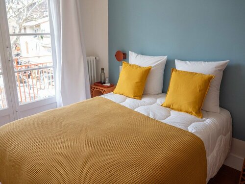 Hôtel Voltaire, Book Hotel Hoteller i Camargue med parkering, Parkering