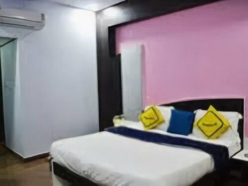 Stay Vista Rooms at Station Road, Забронировать Отель Mali and Munjeri штат Махараштра