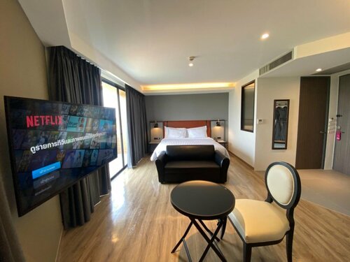 Hotel Scarlett, Забронировать Отель Отели Накхонситхаммарат с бассейном, Бассейн